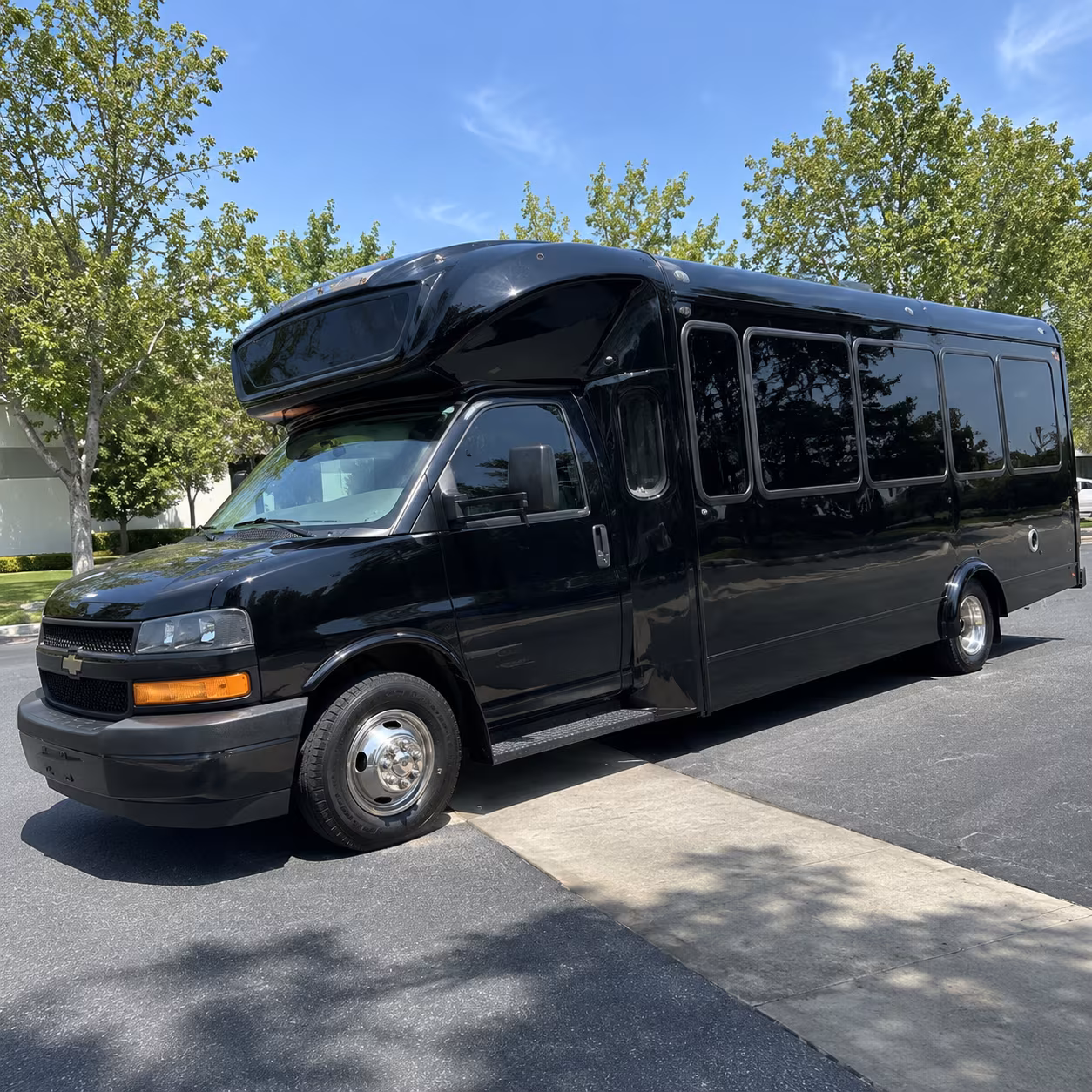 chula vista 15 passenger party bus